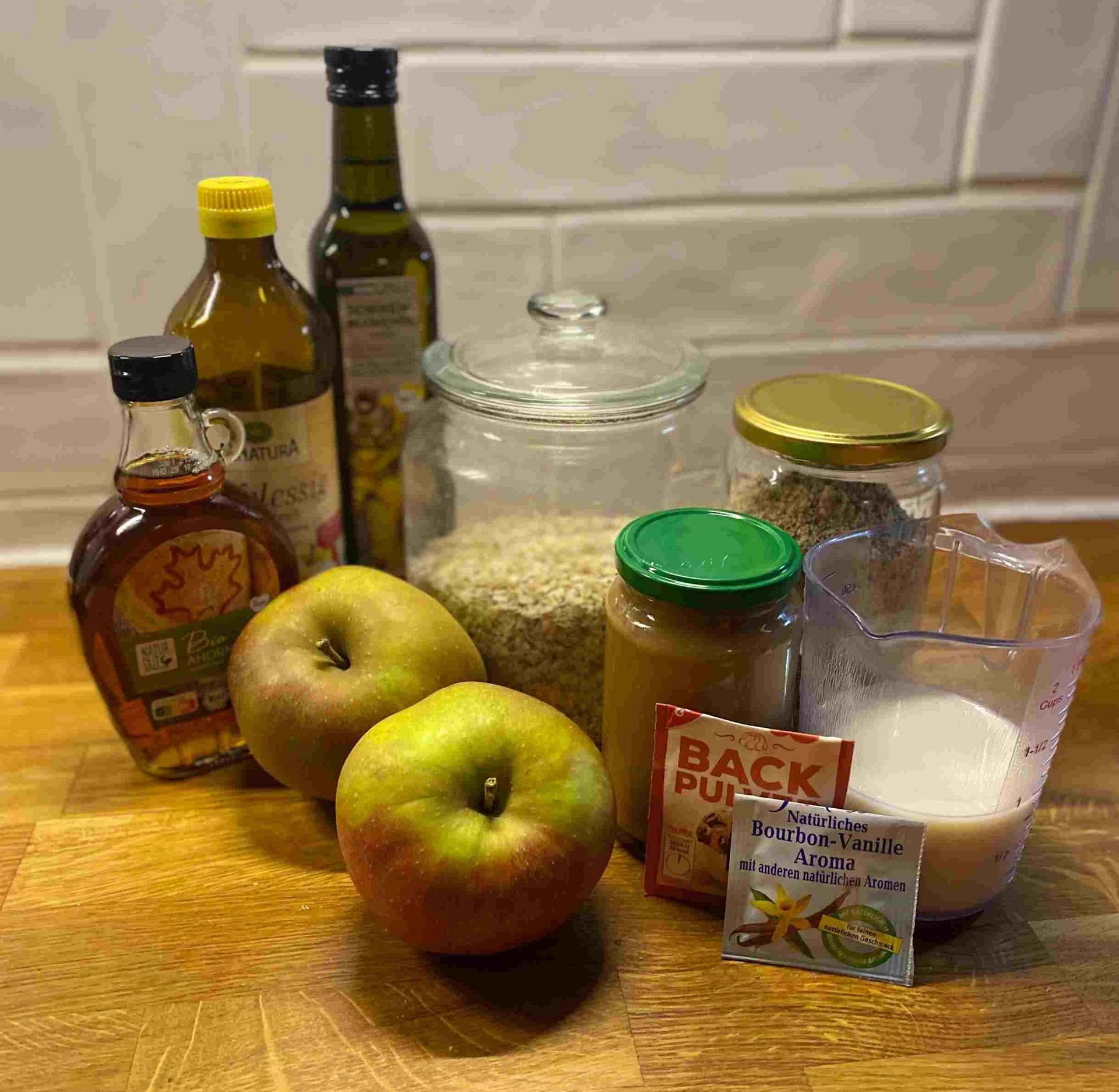Rezept des Monats November: Alle Zutaten für einen veganen Apfelkuchen