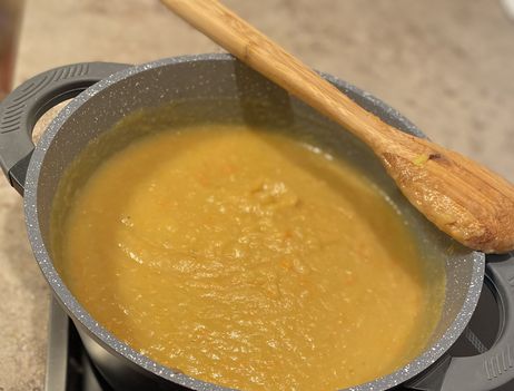 „Rezept des Monats Januar“: Suppe bei Bedarf pürieren. 