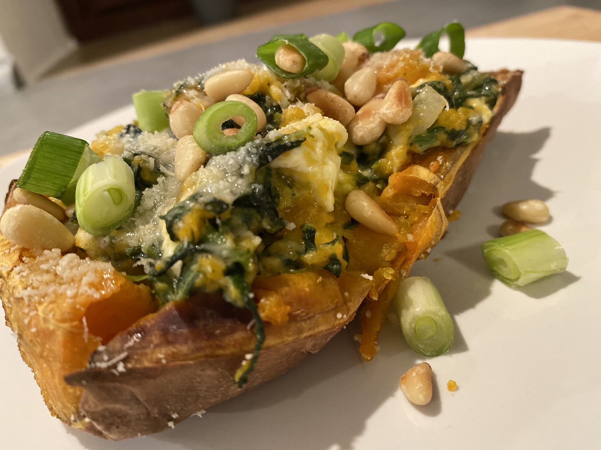 "Rezept des Monats Februar": Gefüllte Süßkartoffel mit Spinat und Feta